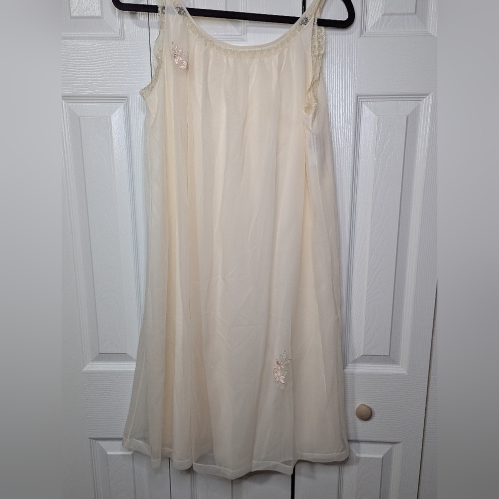 Vintage Cream Lace-Trim Embroidered Babydoll Nylon Chiffon Neglige Nightie #392